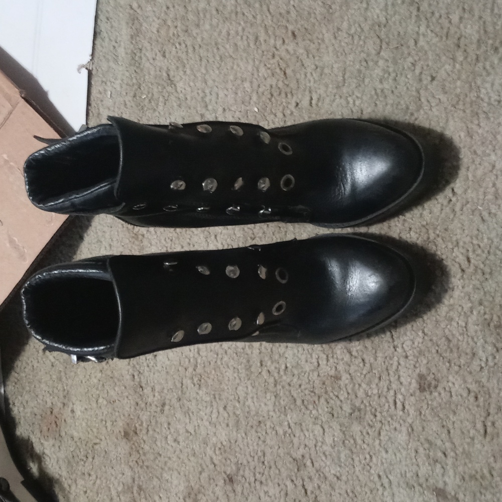 Bnwot diesel boots, no laces